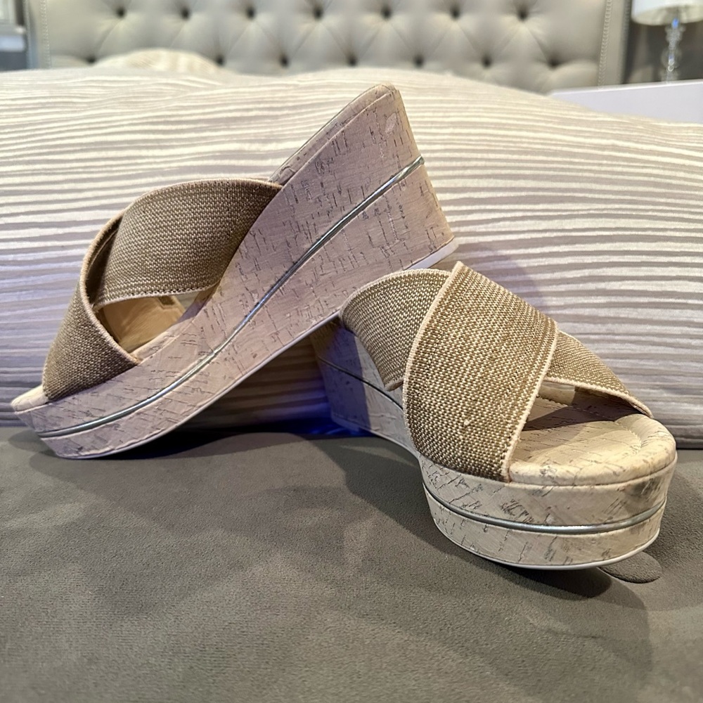Donald J Plinder Dani peep toe casual platform sandal size 8 WITH BOX